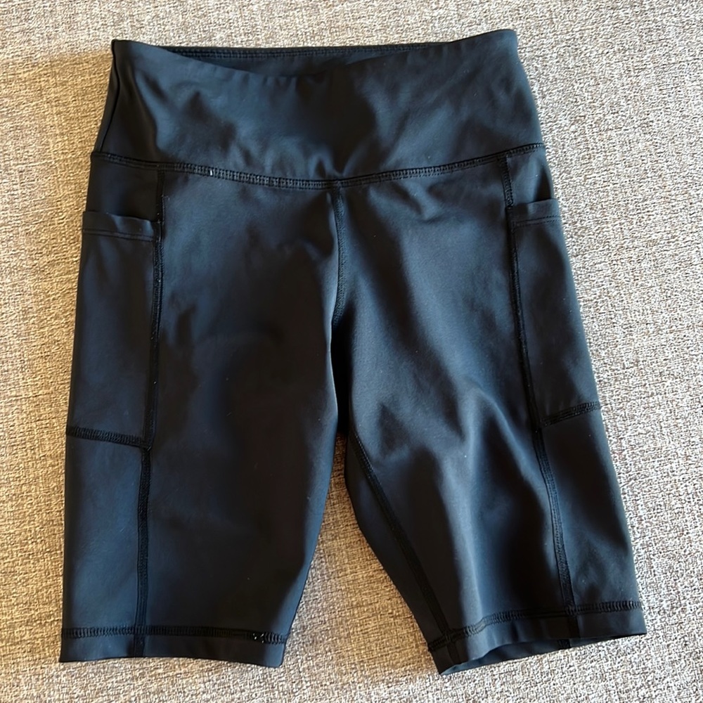 Zyia shorts with side pockets